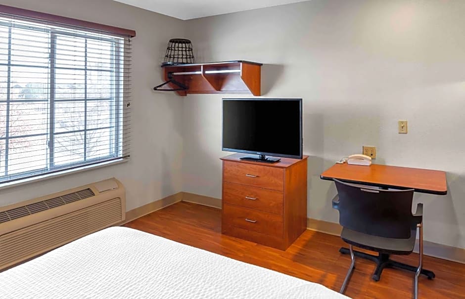 Extended Stay America Select Suites - Wichita - Airport