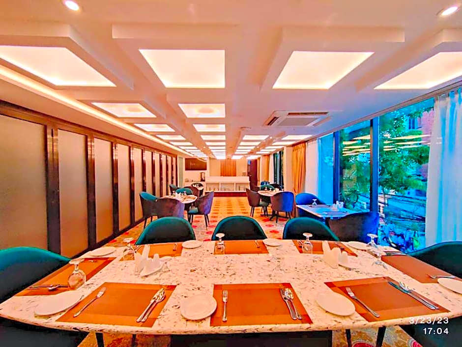 Unique Regency Hotel