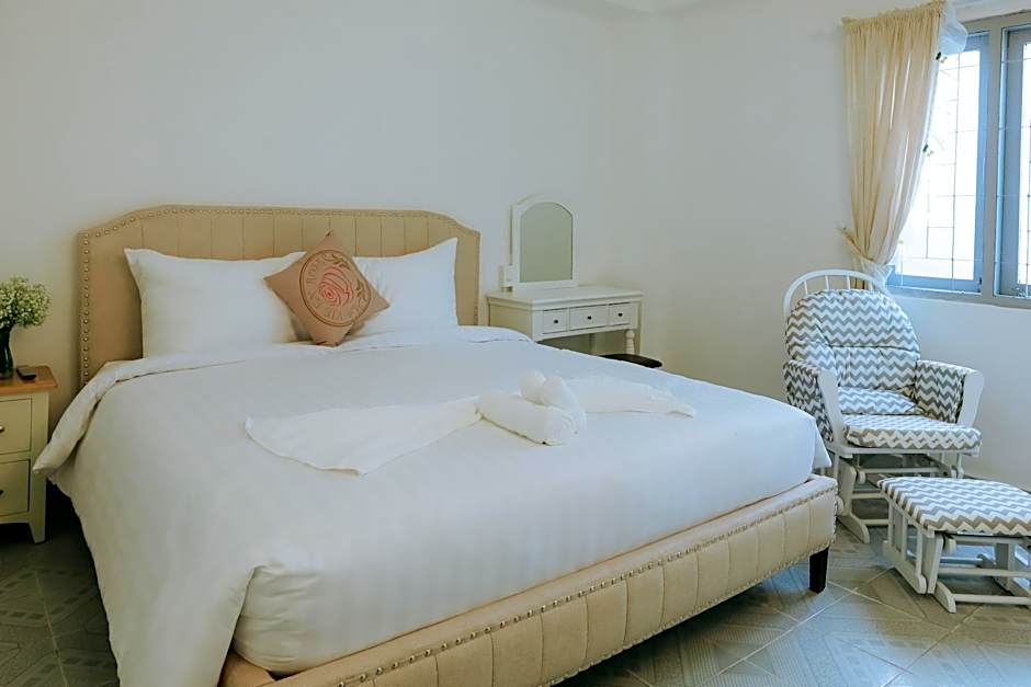 LA VIE EN ROSE HOTEL 2