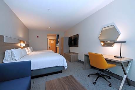 Queen Suite with Two Queen Beds