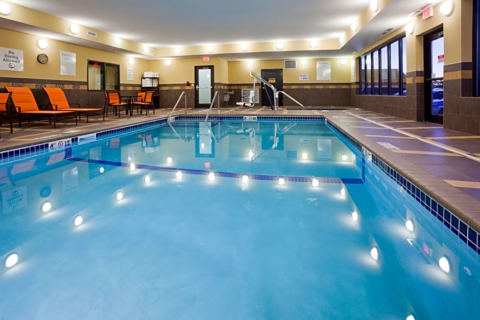 Holiday Inn Express & Suites Fort Dodge, an IHG Hotel