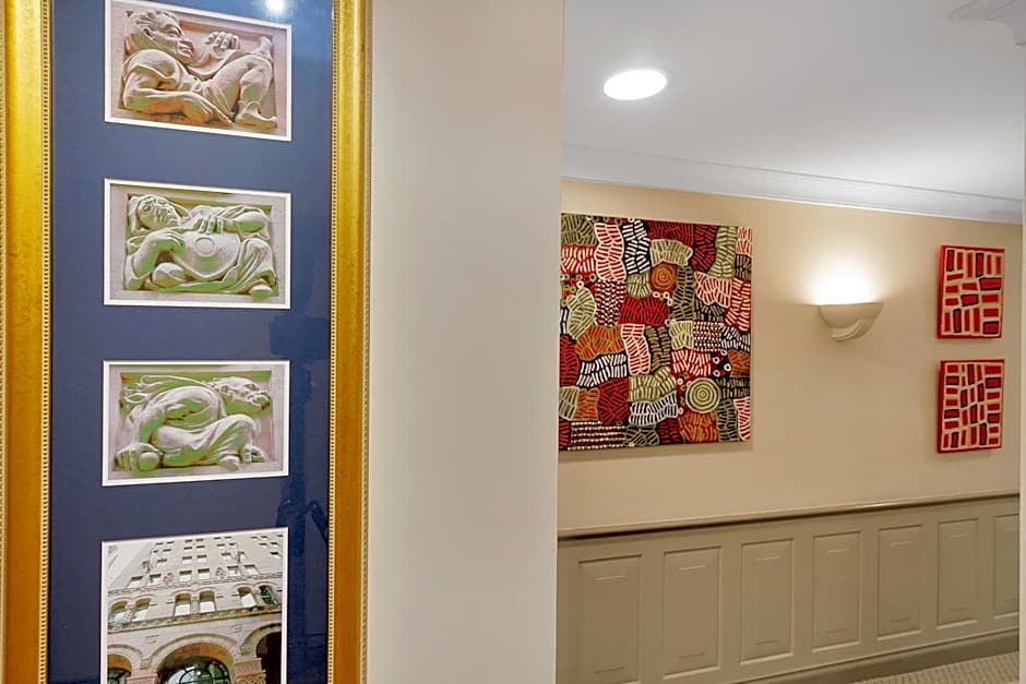 Manor Apartment Hotel