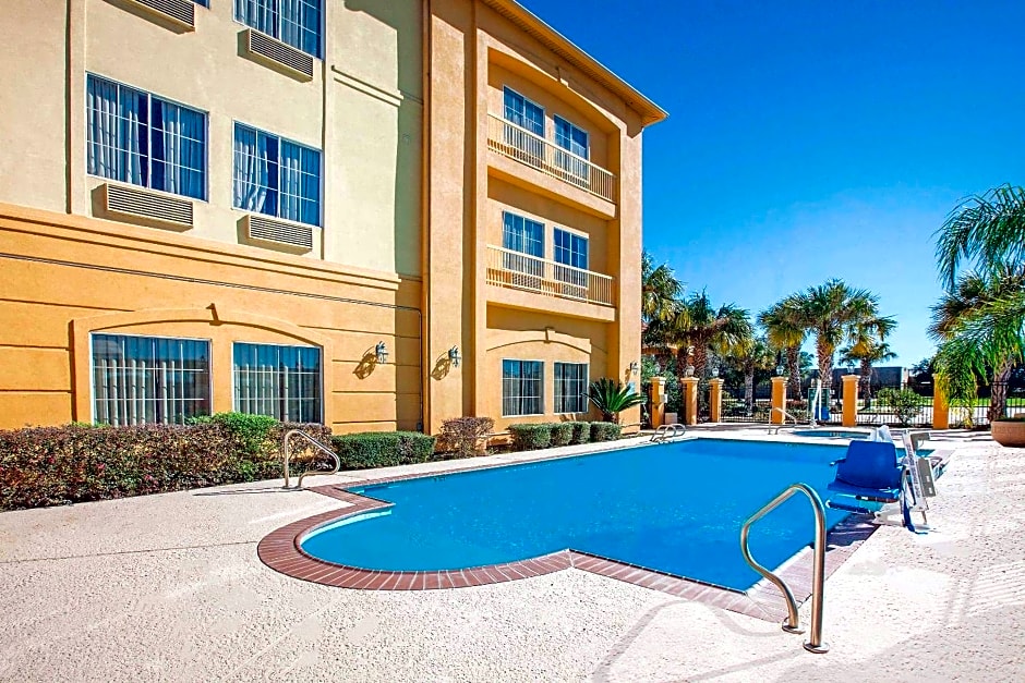 La Quinta by Wyndham Beaumont West