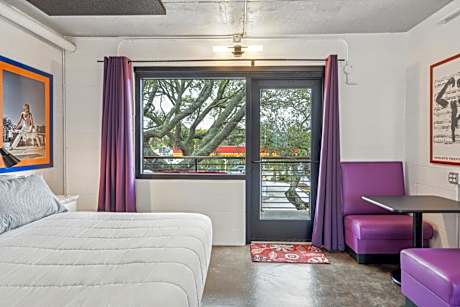 Deluxe King Studio