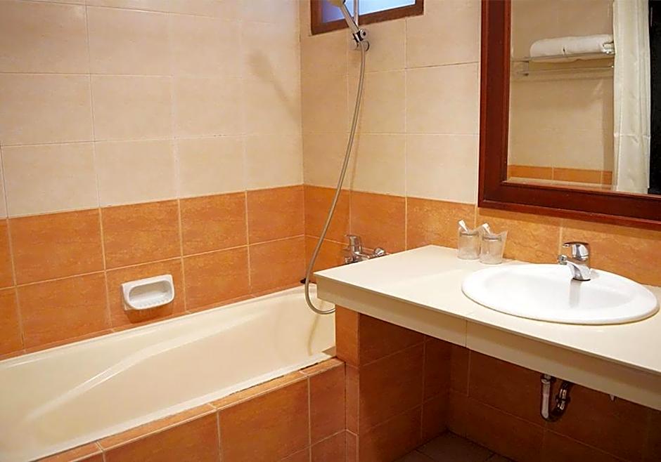 Travellers Suites Serviced Apartments