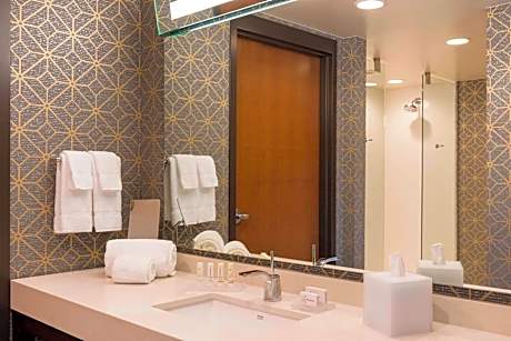 Room, 2 Queen Beds (Mobility/Hearing Accessible, Tub) (2 Queen Beds)