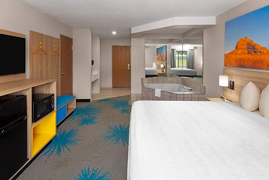 Days Inn by Wyndham Eagle River