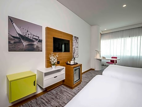 Standard Room,Twin Beds, City View