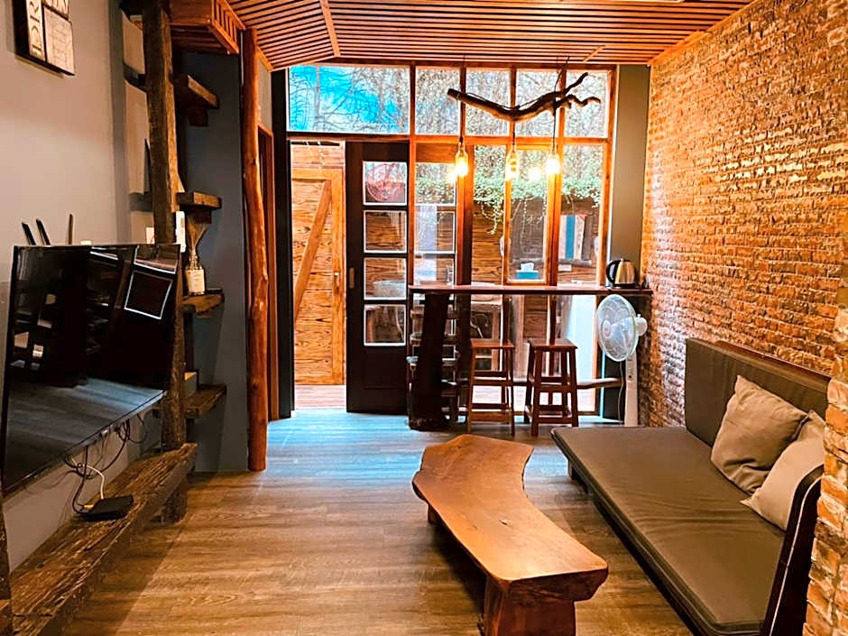 Yue Lake Backpackers