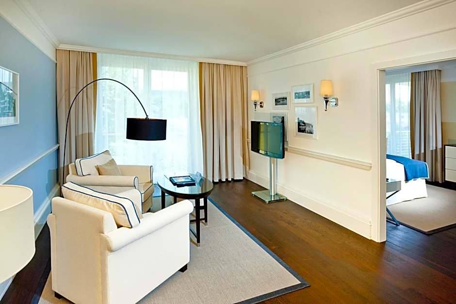 Lake's - My Lake Hotel