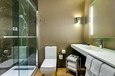 Classic Room, 1 King Bed, Non Smoking