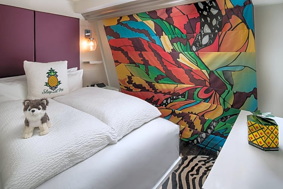 Staypineapple, An Artful Hotel, Midtown