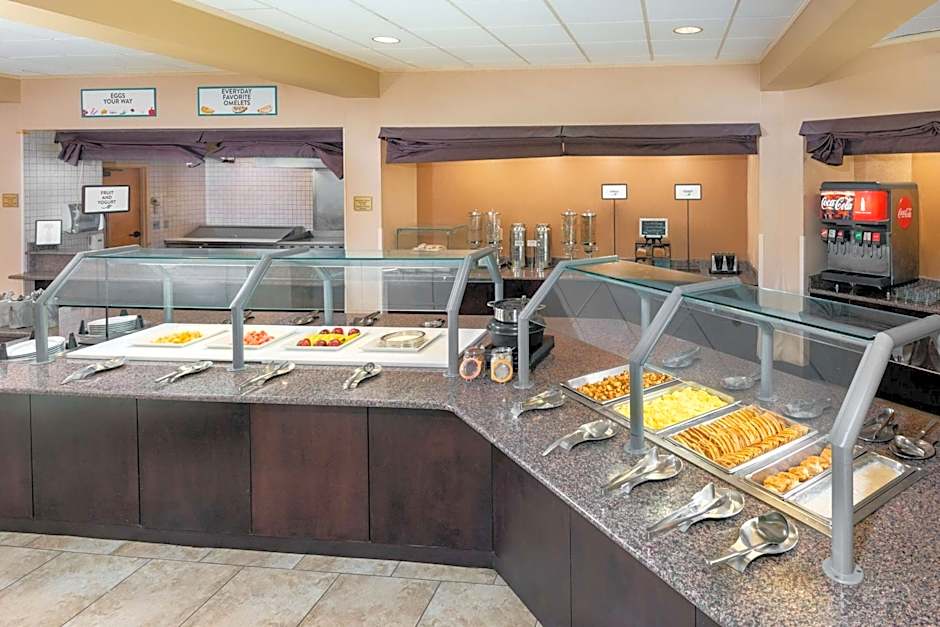 Embassy Suites By Hilton Hotel Kansas City-International Airport