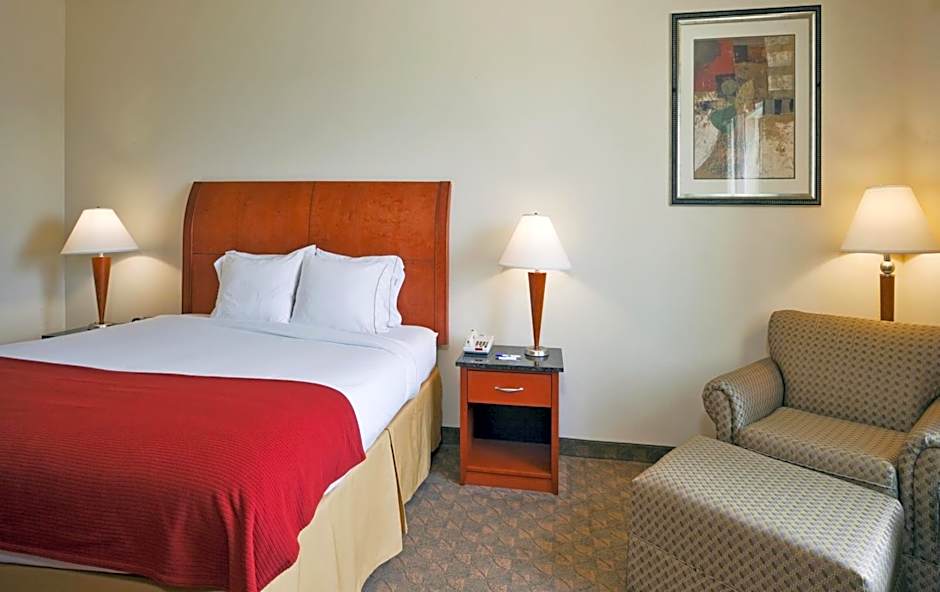 Holiday Inn Express Hotel and Suites Fairfield-North By IHG