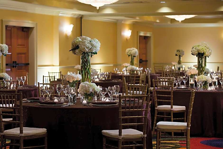 Renaissance New Orleans Arts Warehouse District Hotel