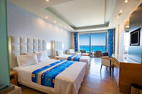 Triple Room with Sea View
