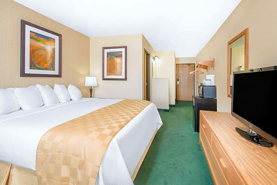 Days Inn & Suites by Wyndham Fargo 19th Ave/Airport Dome