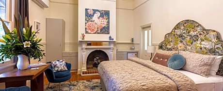 Deluxe King Suite - Non Pet Friendly