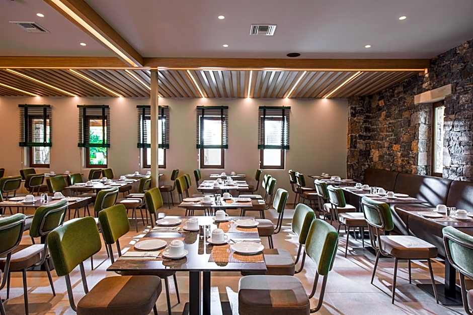 Petousis Hotel & Suites