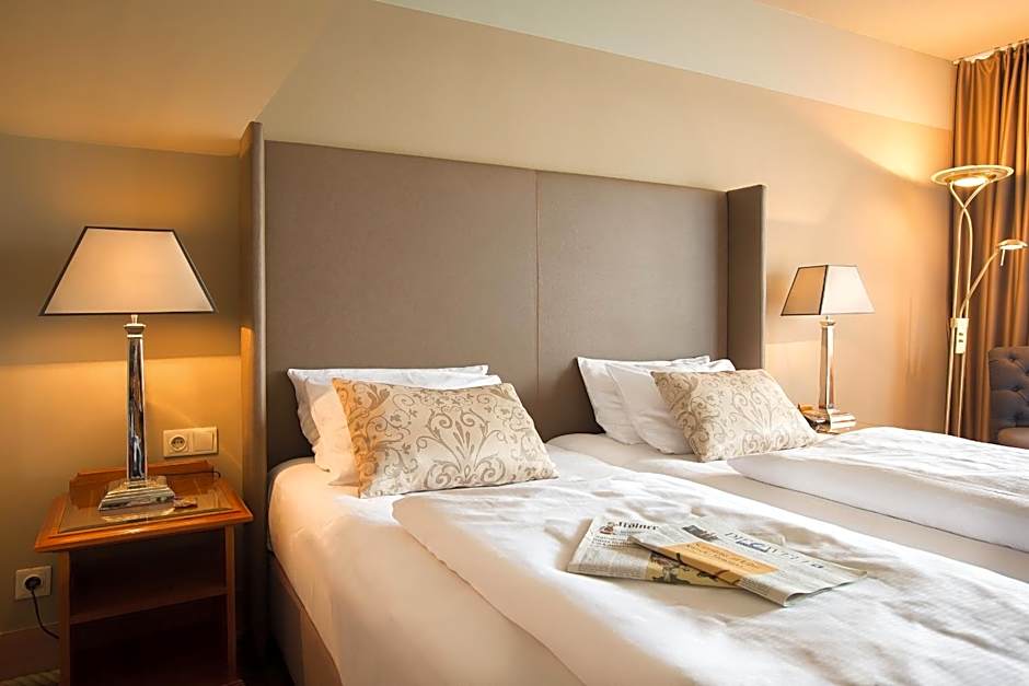 The Ascot Hotel