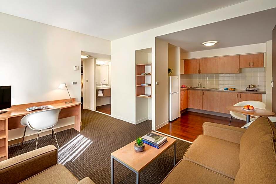 ibis Melbourne Hotel and Apartments