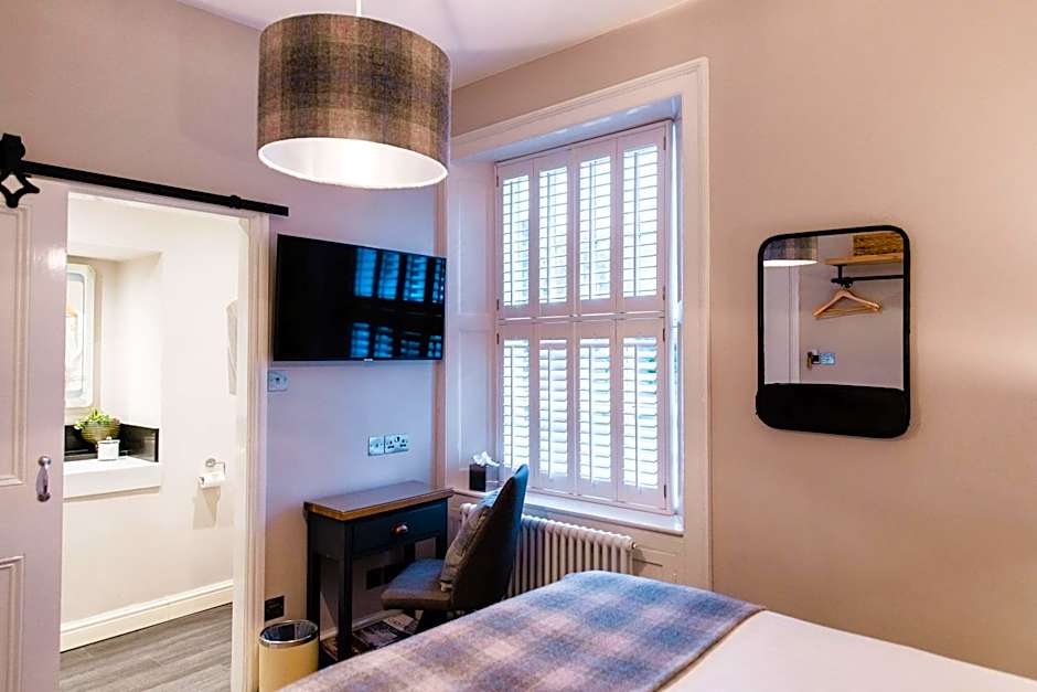 Tweedies Bar and Lodge