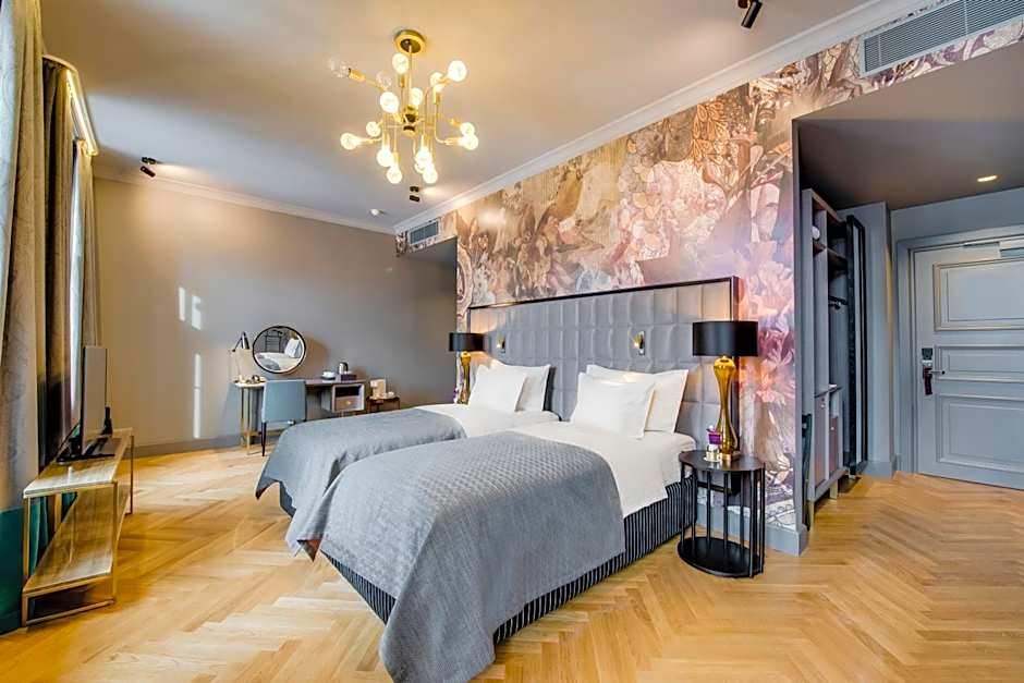 Grand Poet Hotel and SPA by Semarah