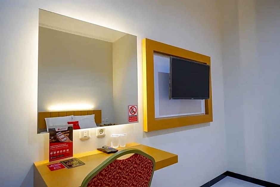 RedDoorz Syariah near Solo Paragon Mall 2