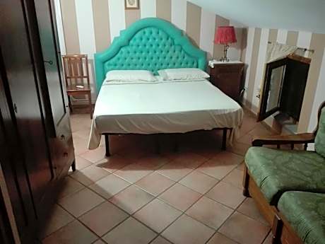 Double Room with Private Internal Bathroom