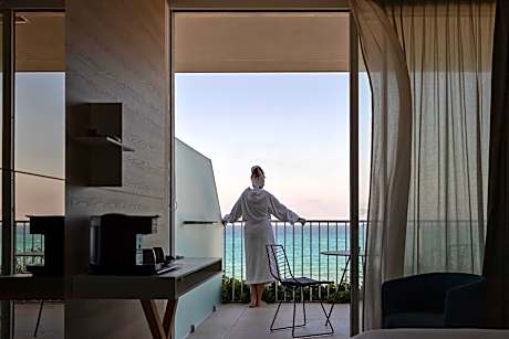 Large Deluxe with Sea View