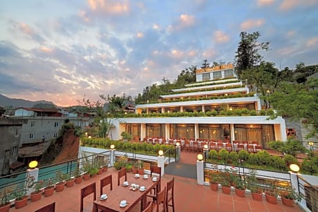 Sapa Village Hotel