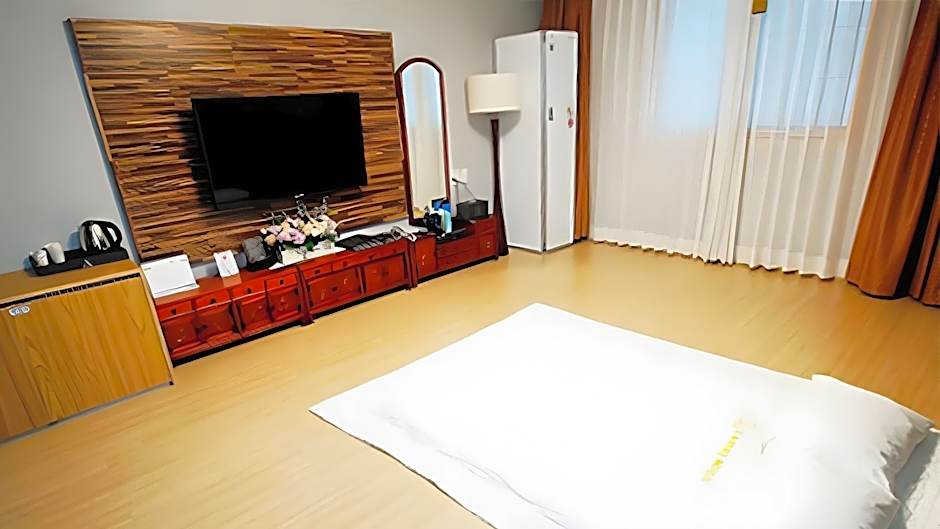 Empire Tourist Hotel