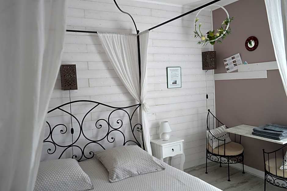 Au Coeur Du Bien Etre, chambre d'hôtes avec piscine chauffée et couverte, SPA, sauna, massages