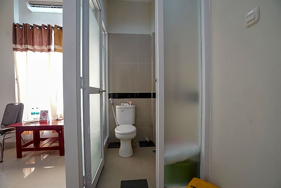 RedDoorz Plus near Palembang Airport 3