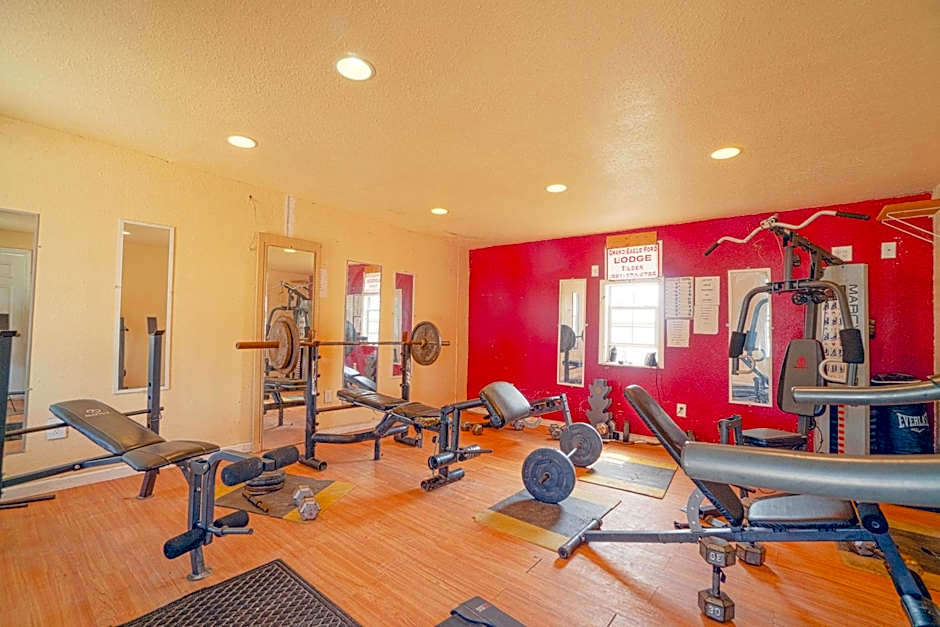 Grand Eagle Ford Lodge & RV Park