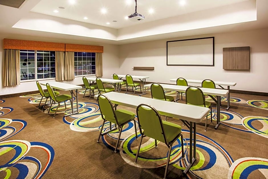 La Quinta Inn & Suites by Wyndham St Paul-Woodbury