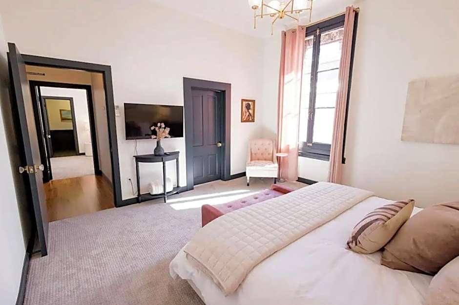 Speakeasy 2 Room Suite (Rm 5)