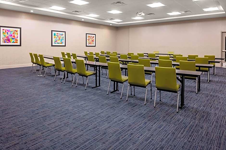 Holiday Inn Express And Suites Madison By IHG