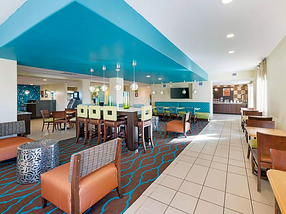 La Quinta Inn & Suites by Wyndham Mathis