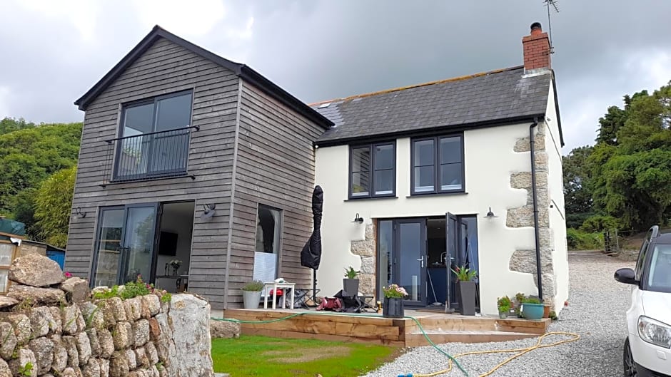 Luxurious property set in the heart of Cornwall with breathtaking views -Rhubarb Cottage