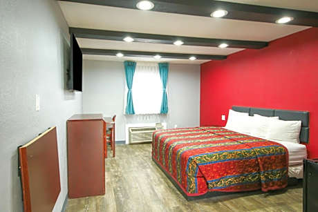 King Bed with Kitchenette Non-Smoking