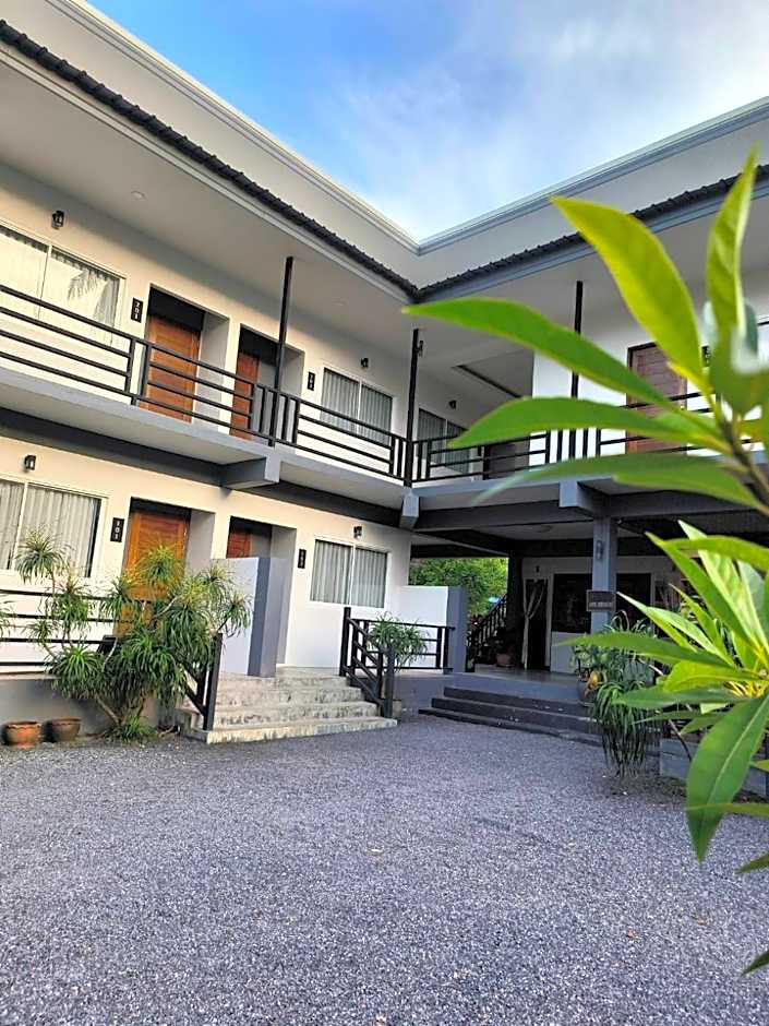 Nangkam Boutique Donsak