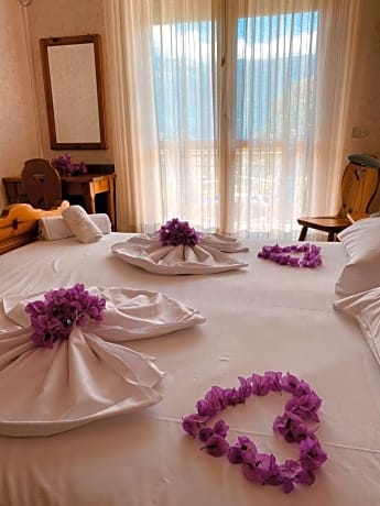 Two Connecting Twin Rooms