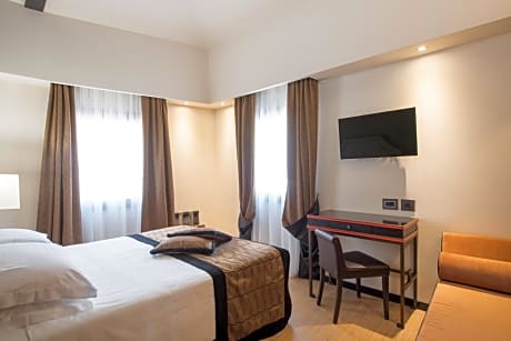 Charming Double Room with Street View
