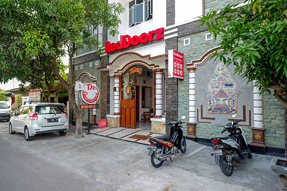 RedDoorz near Stasiun Purwosari