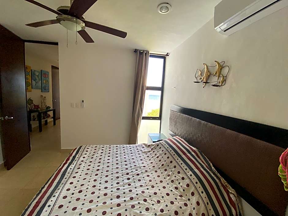 Escape to Paradise, Minimalist 4-BR Beachfront, 300 Mbps with amazing views