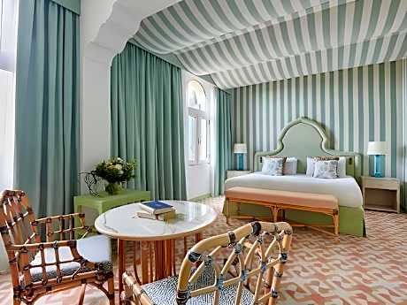 Premium Grand Deluxe Room