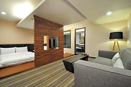 Deluxe Quadruple Room