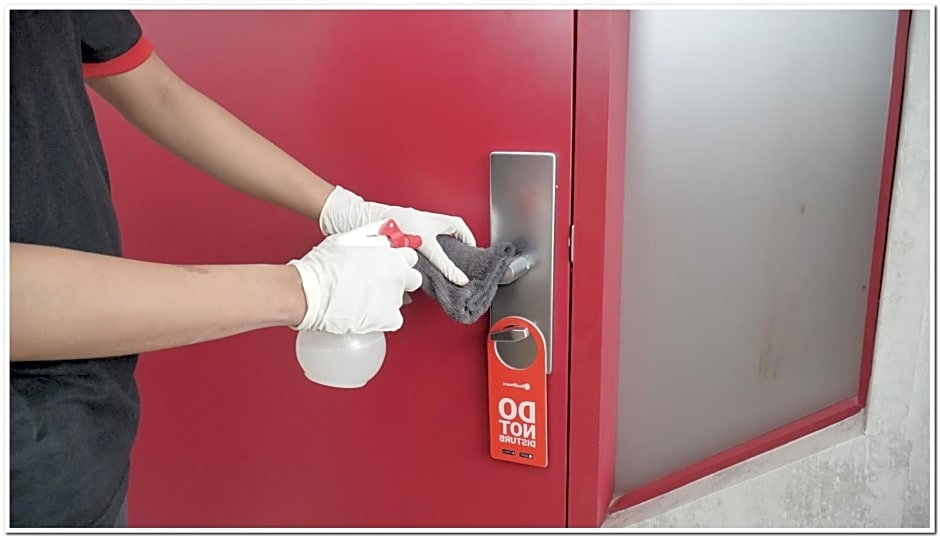 RedDoorz Plus near Dharmawangsa Square