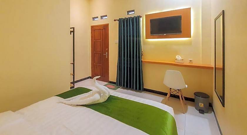 Urbanview Hotel Sakura Kampung Inggris Pare by RedDoorz